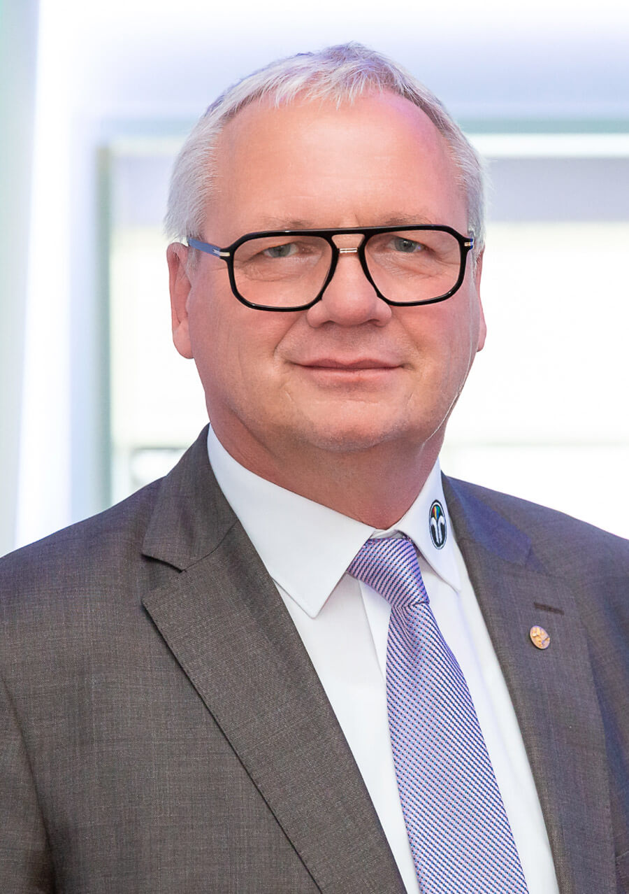 Andreas Peeters - Vizepräsident und Vorstand Finanzen