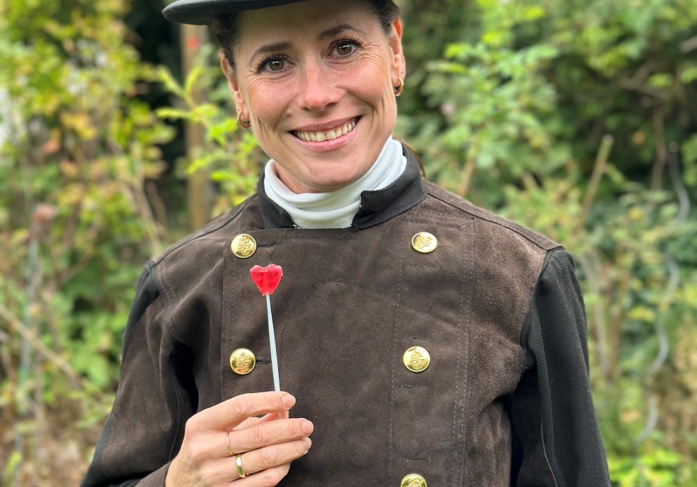 Schornsteinfegerin mit Life Lolli